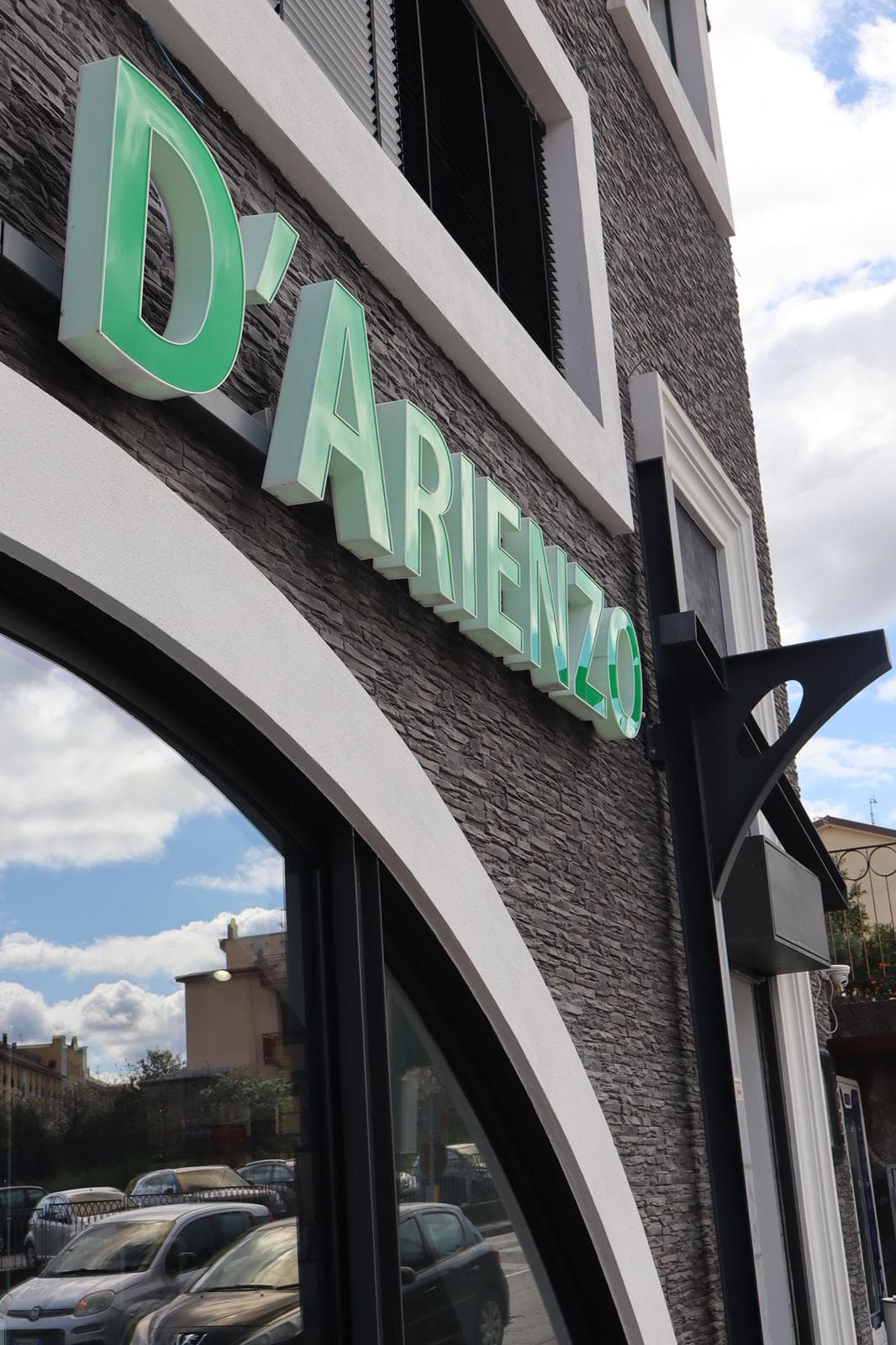 Insegna esterna della nuova sede Farmacia D'Arienzo